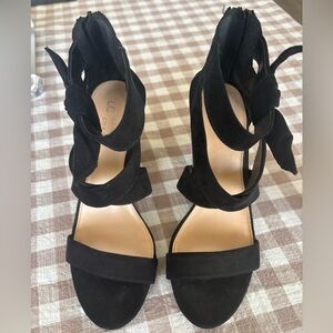 LC Lauren Conrad open toe chunky heel. 
Size: 9